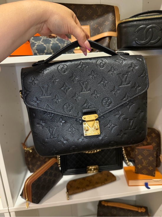 Louis Vuitton Handbags - Louis Vuitton Black Pochette Metis in Empriente Leather